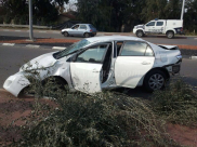  بالصور: مطاردة للشرطة تنتهي بحادث طرق وسط مدينة الرملة